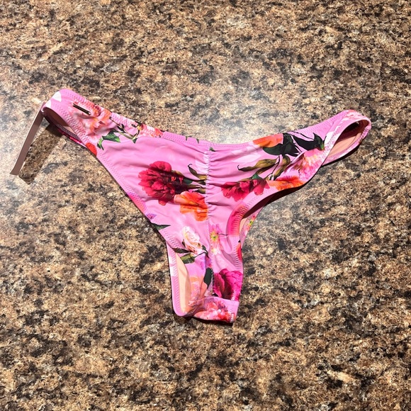 NWT Victoria's Secret Rouched Cheeky Floral Swim Bikini Bittom Medium - Picture 3 of 4